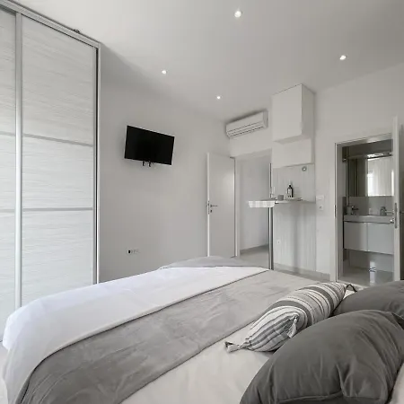 Paladin Apartment *